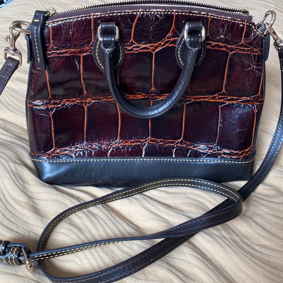 Dooney and Bourke brown crossbody bag - Picture 2 of 10